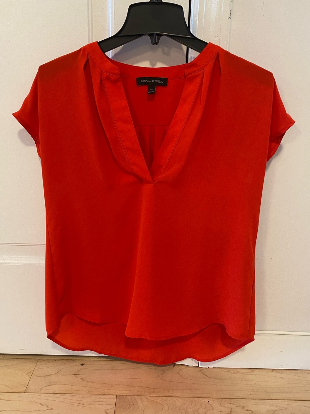 Banana Republic Red Split V Neck Cap Sleeve Blouse Size XS Workwear Office